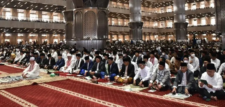 Khutbah Idulfitri | Dunia ini Negeri Ujian dan Kesulitan